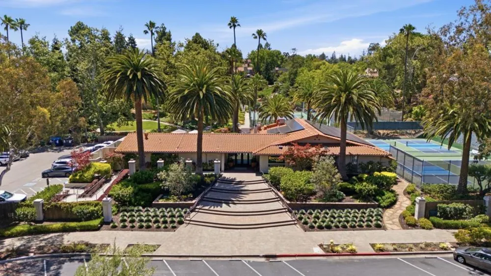 135 Vista Del Lago Los Gatos, CA 95032