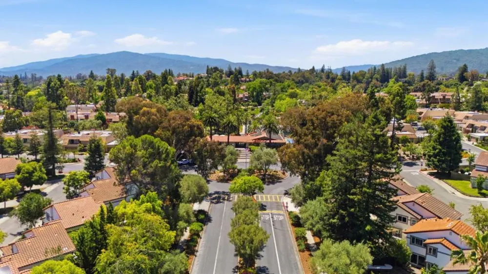 135 Vista Del Lago Los Gatos, CA 95032