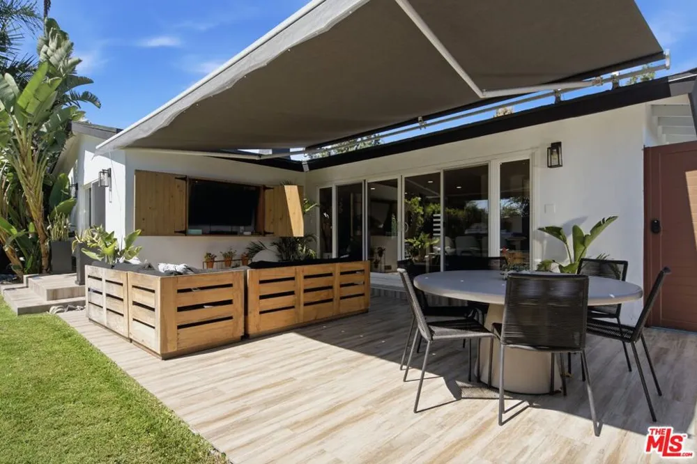 6734 Agnes Avenue North Hollywood, CA 91606