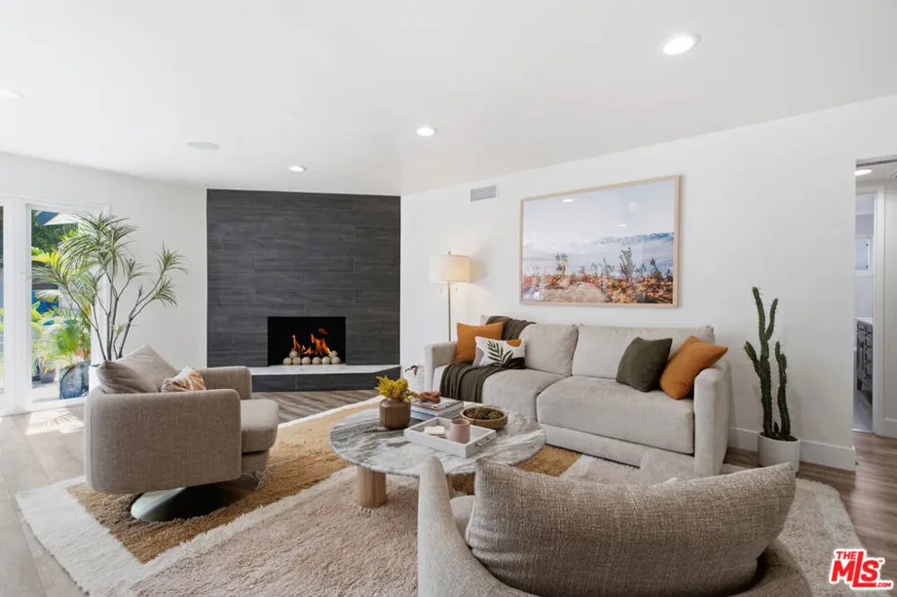 6734 Agnes Avenue North Hollywood, CA 91606