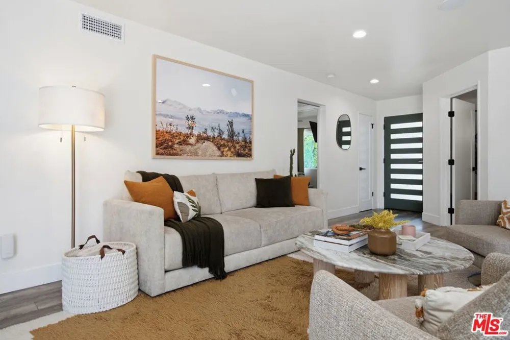 6734 Agnes Avenue North Hollywood, CA 91606