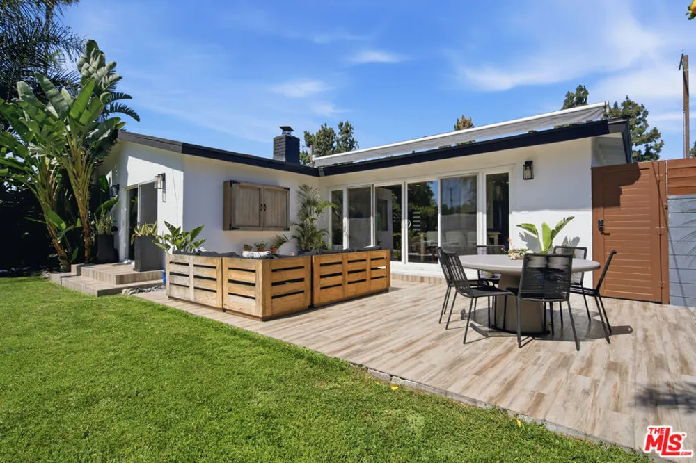 6734 Agnes Avenue North Hollywood, CA 91606