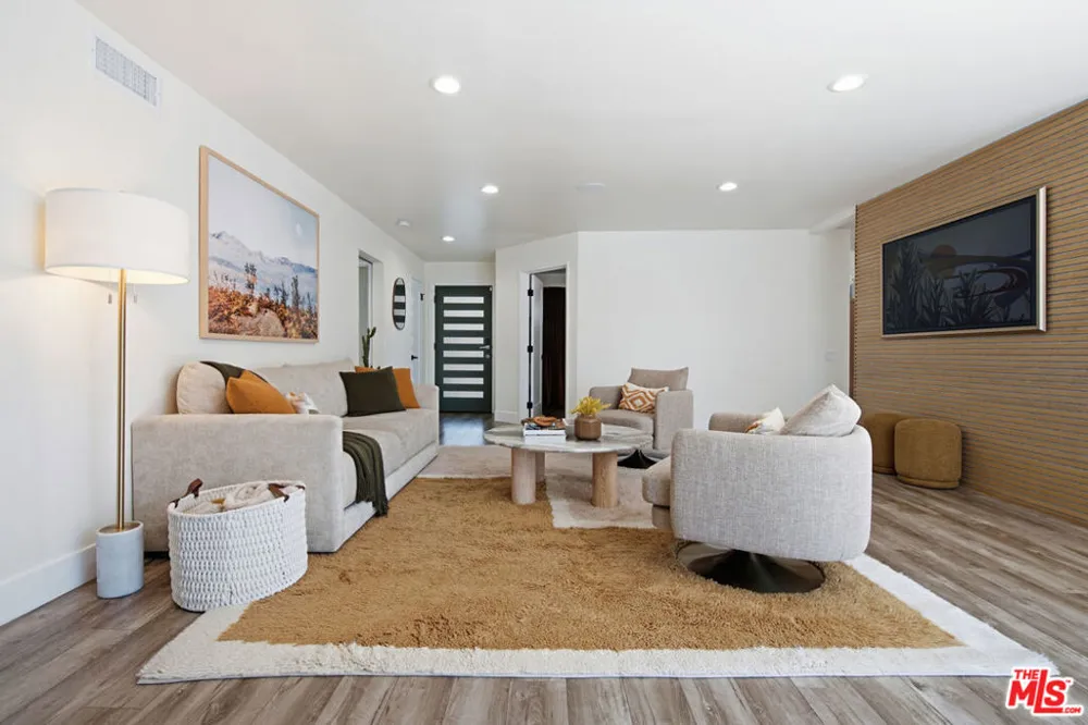 6734 Agnes Avenue North Hollywood, CA 91606
