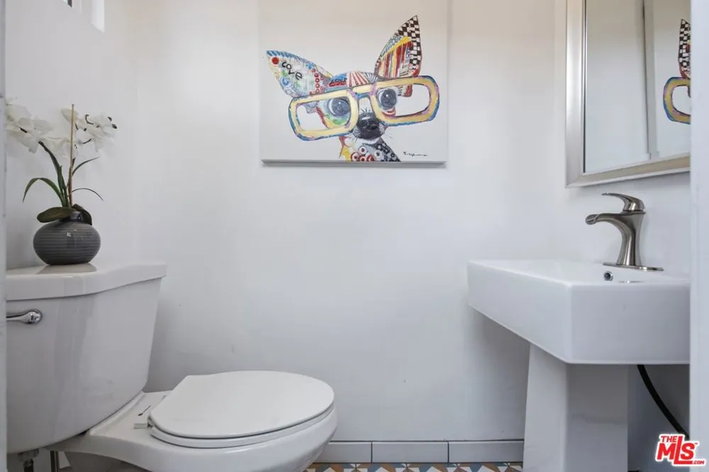 6734 Agnes Avenue North Hollywood, CA 91606
