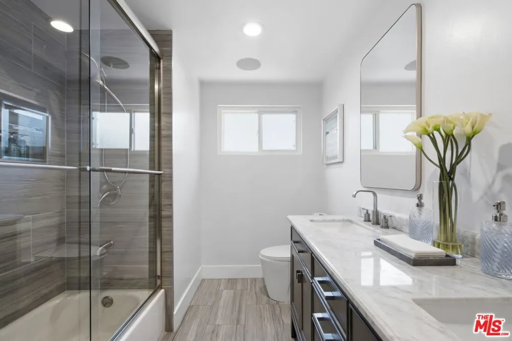 6734 Agnes Avenue North Hollywood, CA 91606