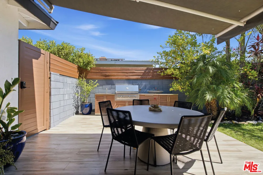 6734 Agnes Avenue North Hollywood, CA 91606