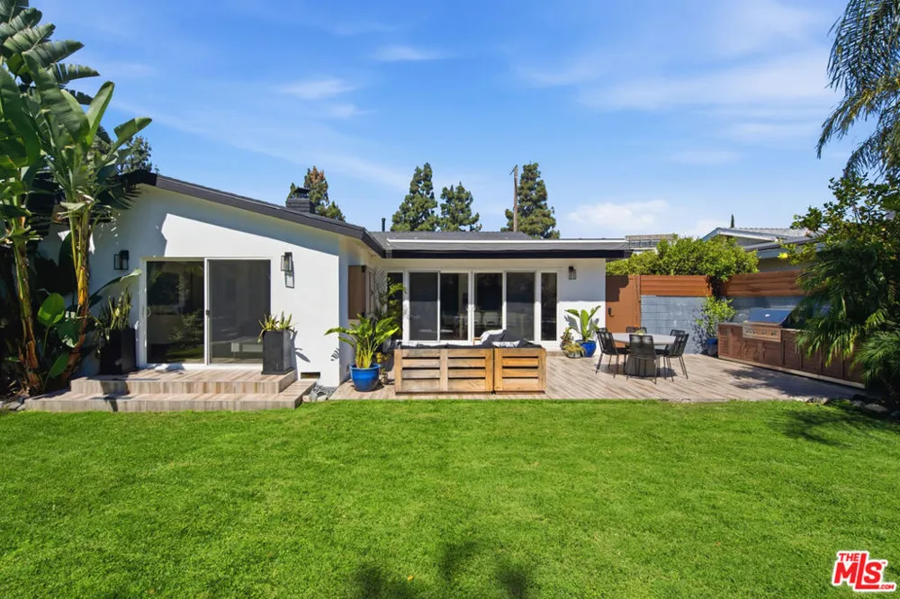 6734 Agnes Avenue North Hollywood, CA 91606