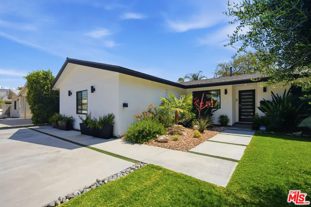 6734 Agnes Avenue North Hollywood, CA 91606