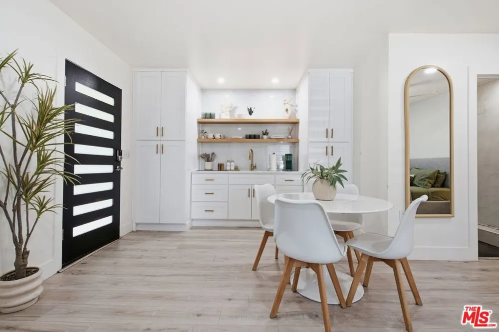 6734 Agnes Avenue North Hollywood, CA 91606