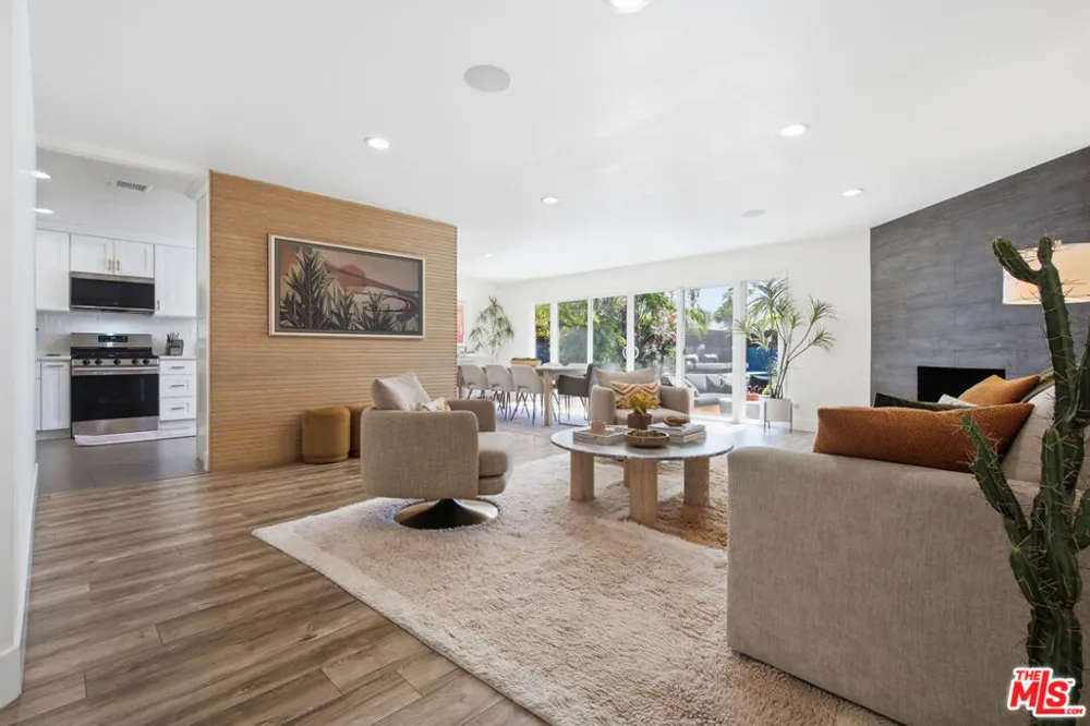 6734 Agnes Avenue North Hollywood, CA 91606