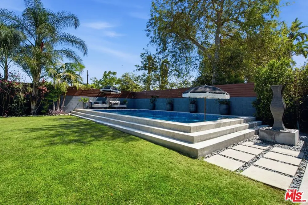 6734 Agnes Avenue North Hollywood, CA 91606