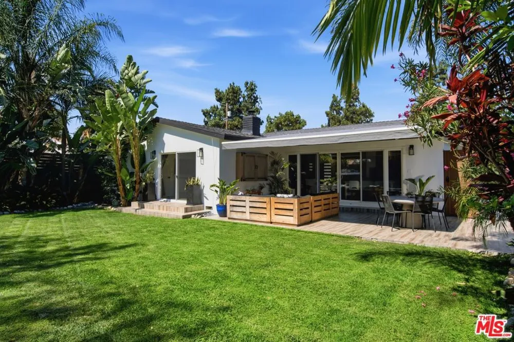 6734 Agnes Avenue North Hollywood, CA 91606