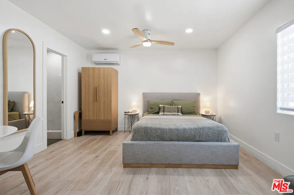 6734 Agnes Avenue North Hollywood, CA 91606