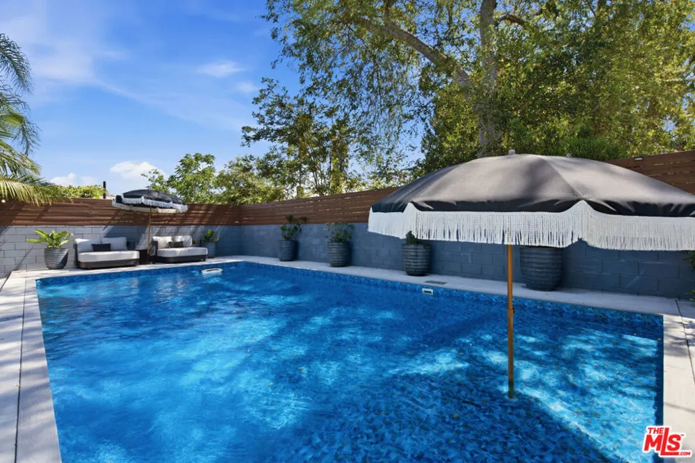 6734 Agnes Avenue North Hollywood, CA 91606