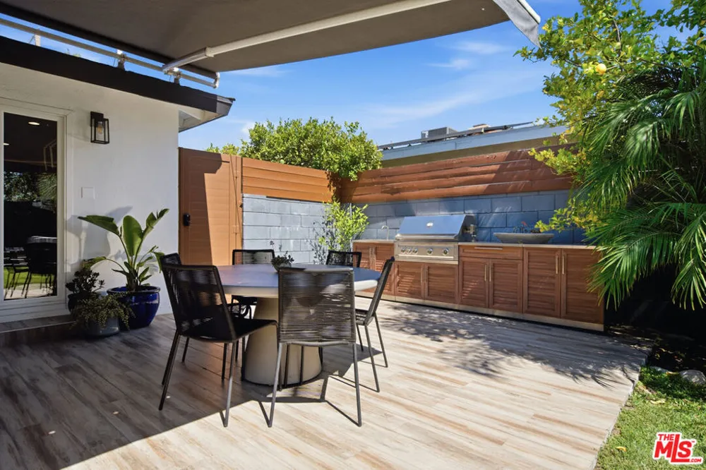 6734 Agnes Avenue North Hollywood, CA 91606