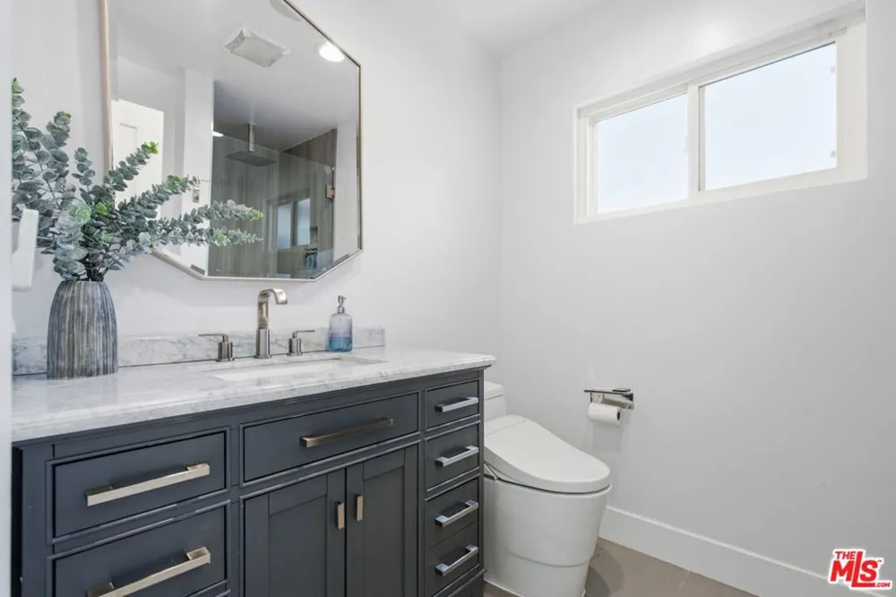 6734 Agnes Avenue North Hollywood, CA 91606