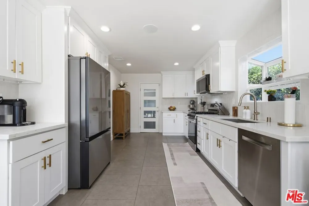 6734 Agnes Avenue North Hollywood, CA 91606