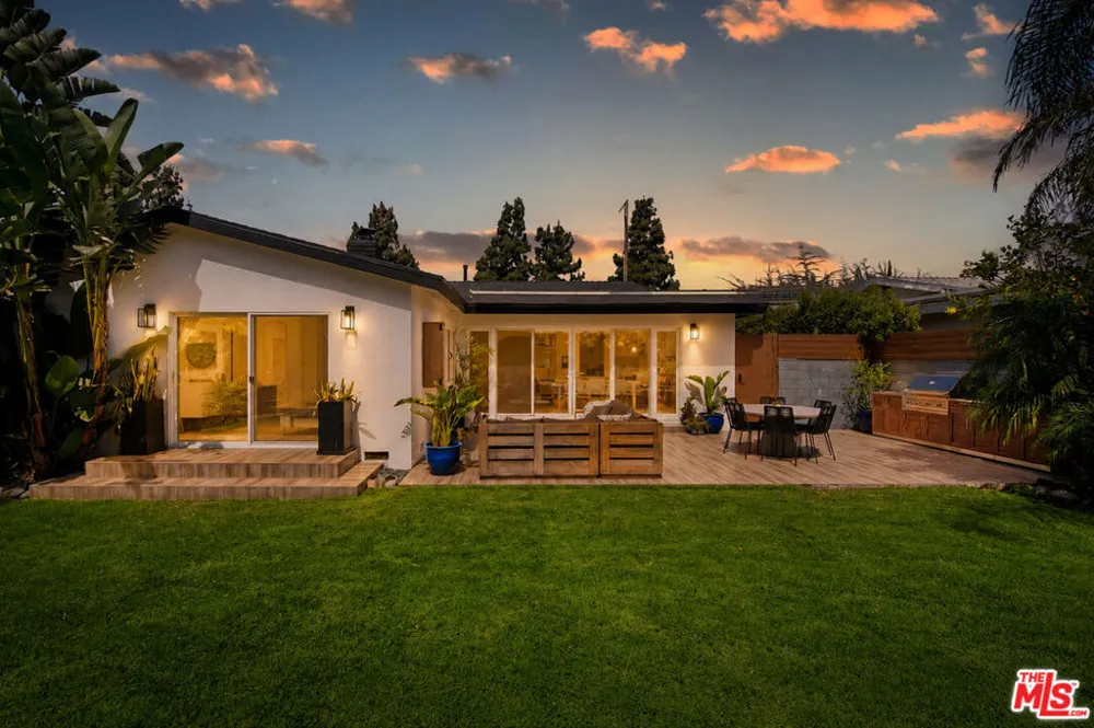 6734 Agnes Avenue North Hollywood, CA 91606