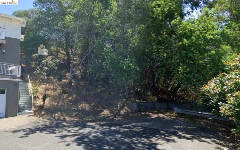 Westview DR Oakland, CA 94705