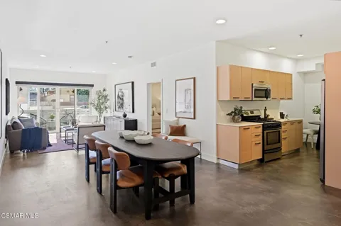 5016 Bakman Avenue #104