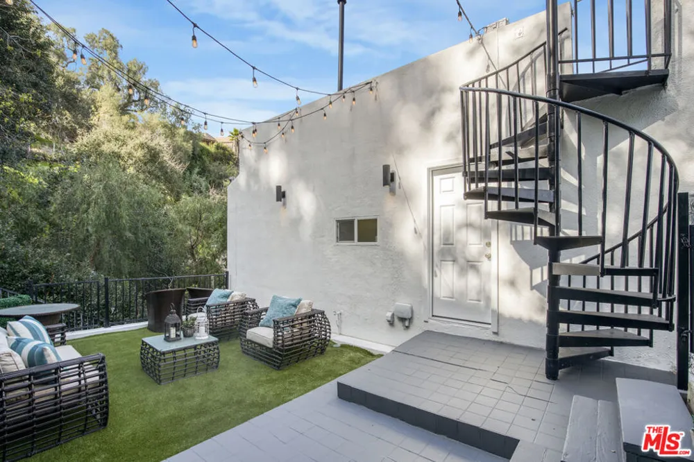 4110 Vanetta Place Studio City, CA 91604