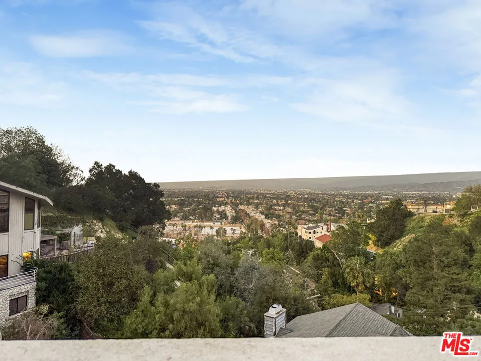 4110 Vanetta Place Studio City, CA 91604