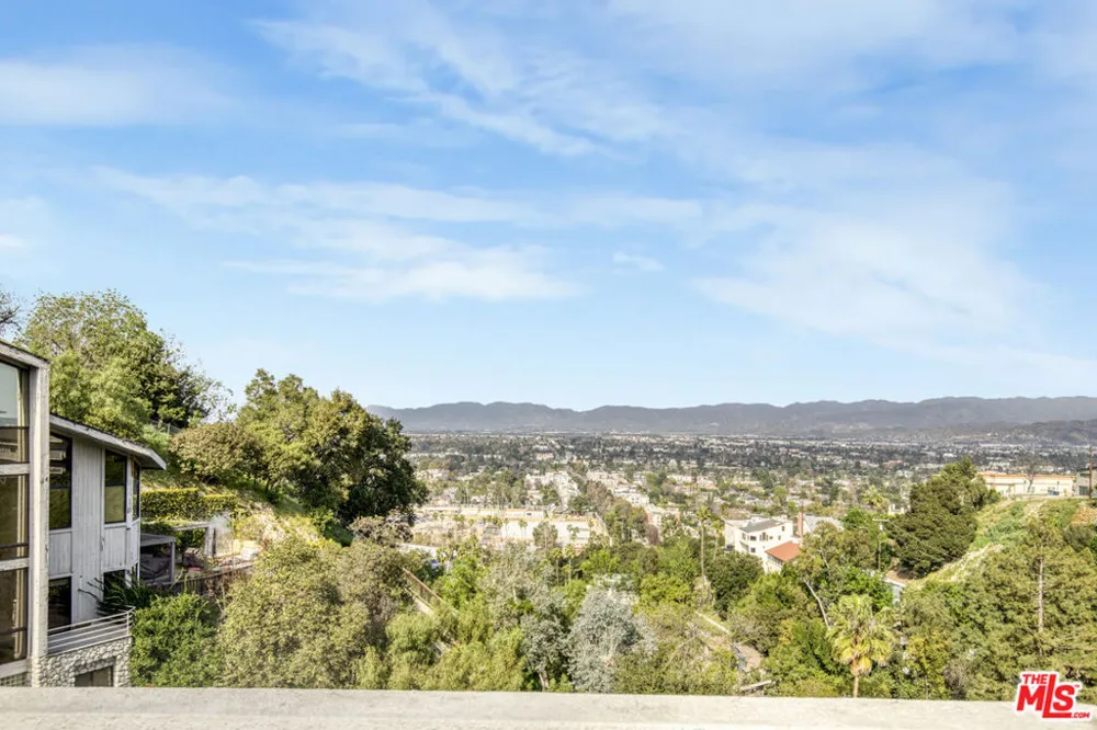 4110 Vanetta Place Studio City, CA 91604