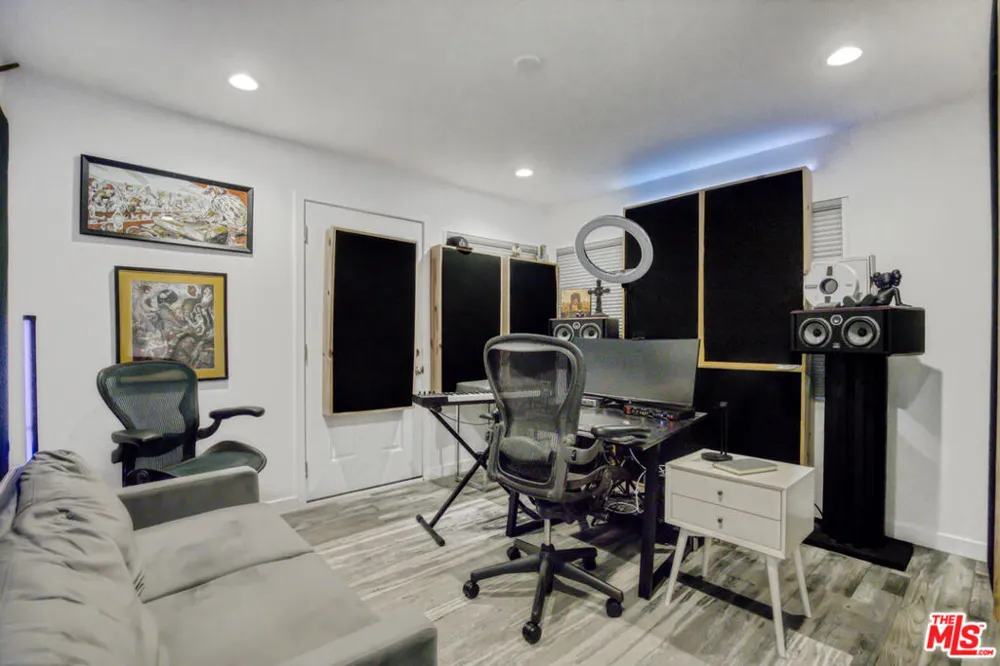 4110 Vanetta Place Studio City, CA 91604