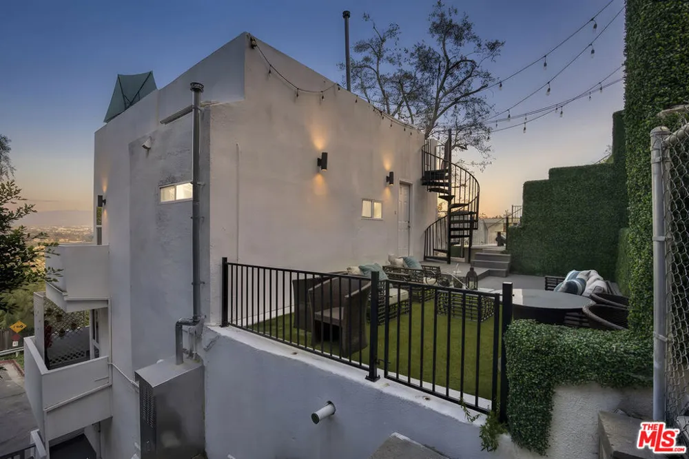 4110 Vanetta Place Studio City, CA 91604