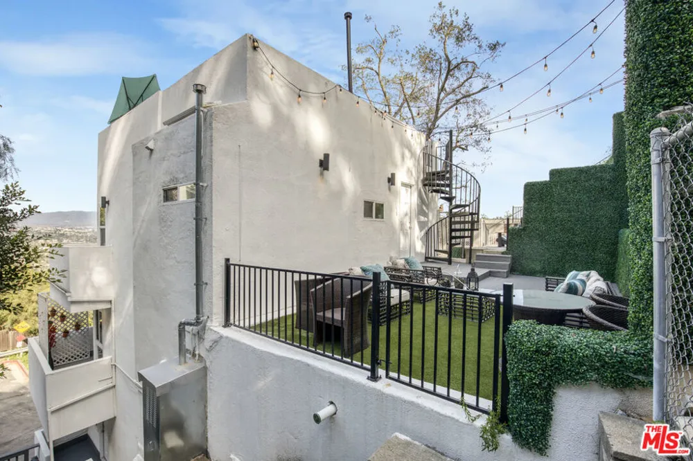 4110 Vanetta Place Studio City, CA 91604