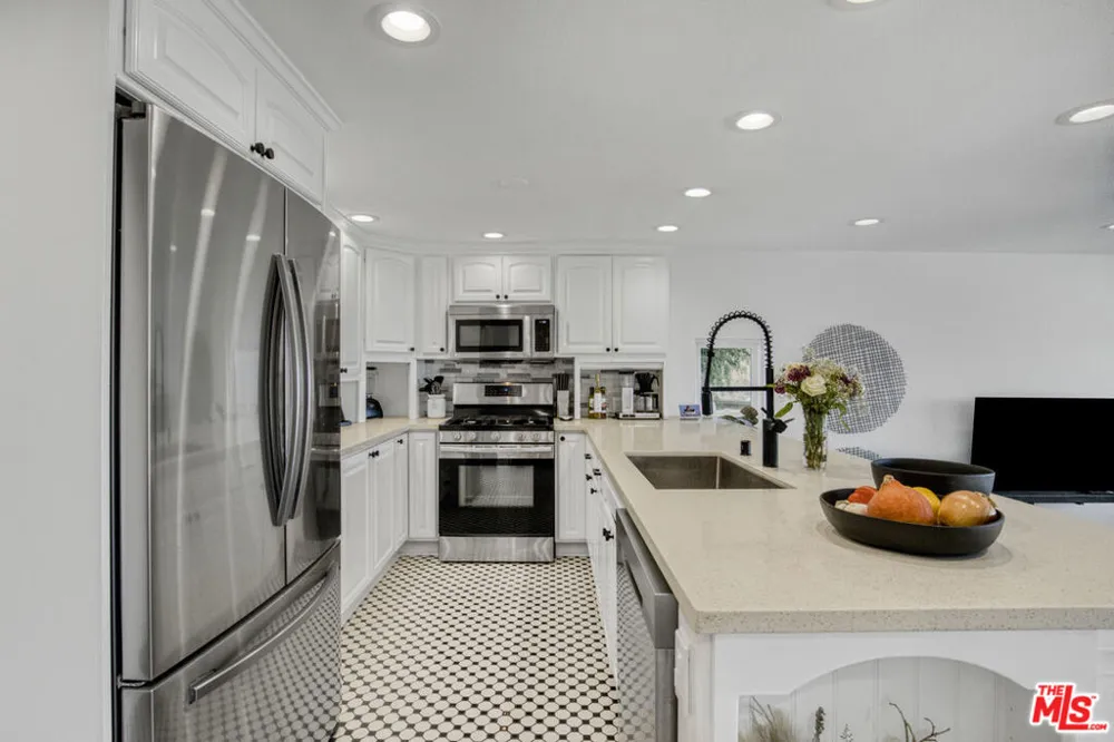 4110 Vanetta Place Studio City, CA 91604