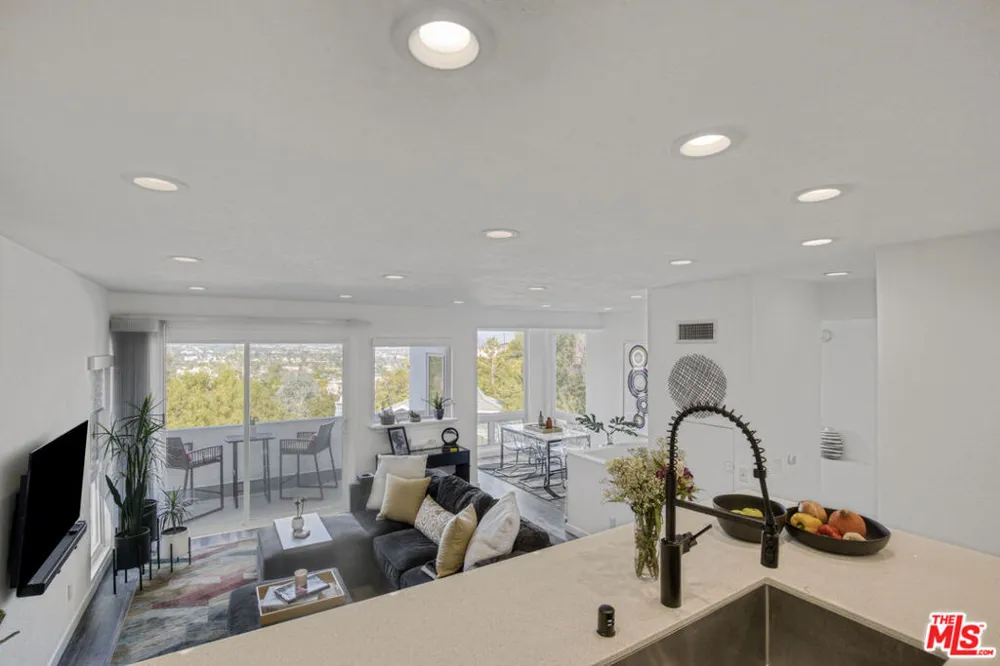 4110 Vanetta Place Studio City, CA 91604