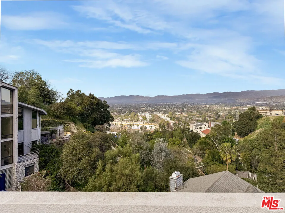 4110 Vanetta Place Studio City, CA 91604