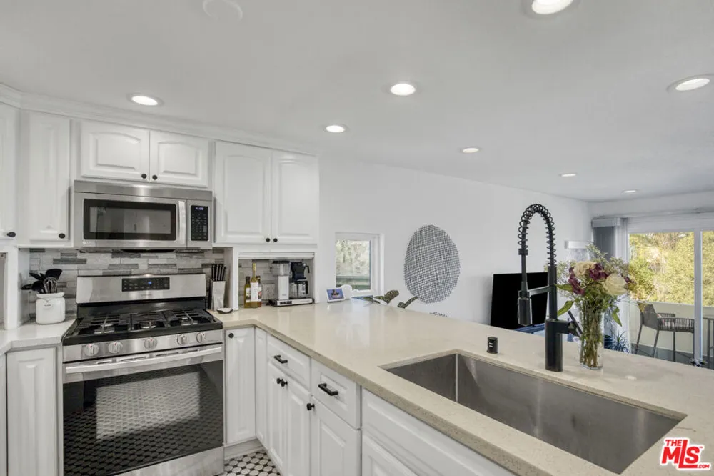 4110 Vanetta Place Studio City, CA 91604