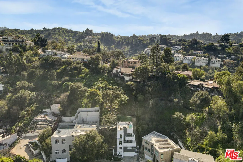 4110 Vanetta Place Studio City, CA 91604