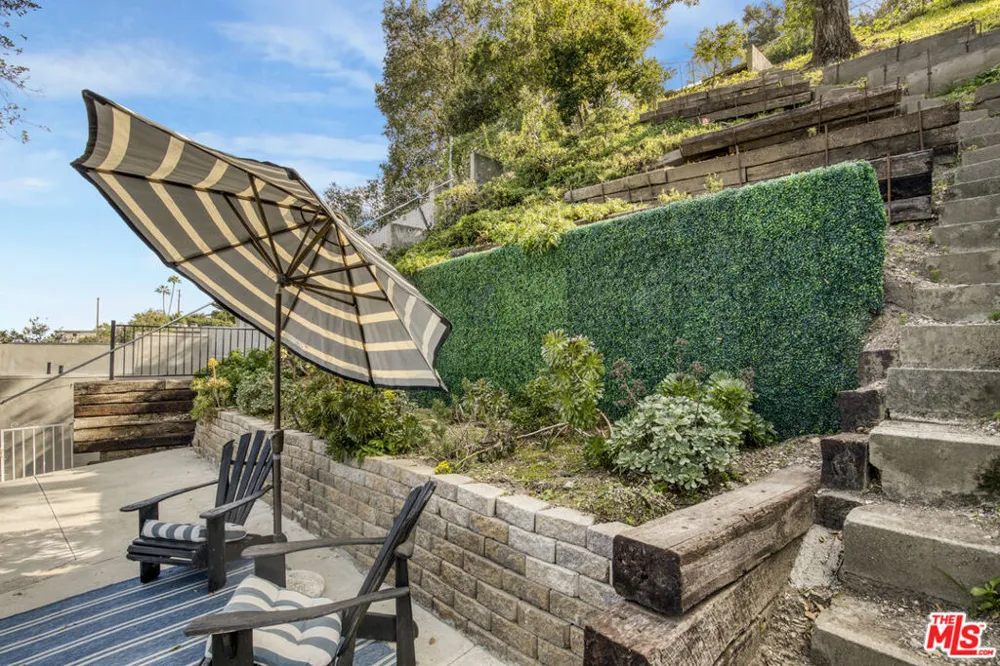 4110 Vanetta Place Studio City, CA 91604