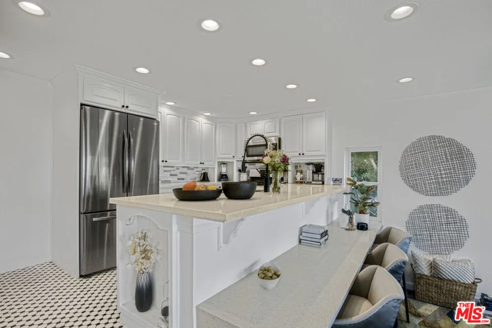 4110 Vanetta Place Studio City, CA 91604