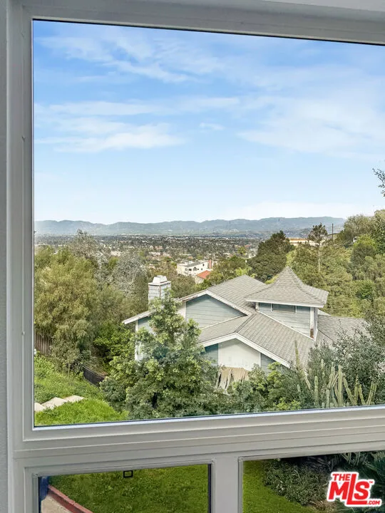 4110 Vanetta Place Studio City, CA 91604