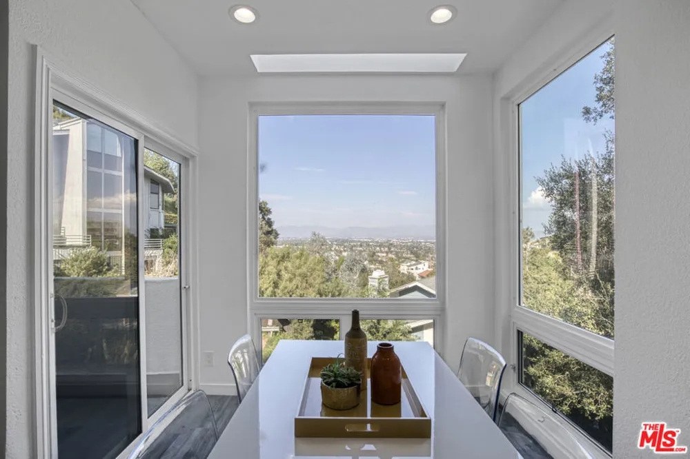 4110 Vanetta Place Studio City, CA 91604