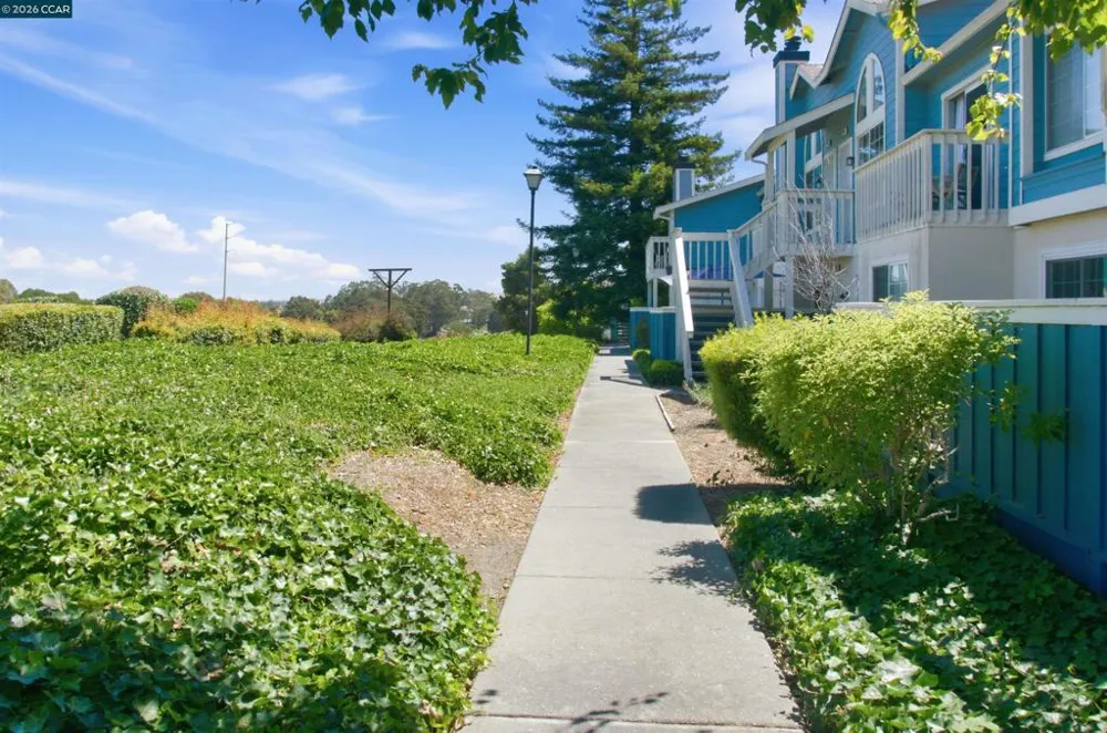 90 Glenwood Hercules, CA 94547