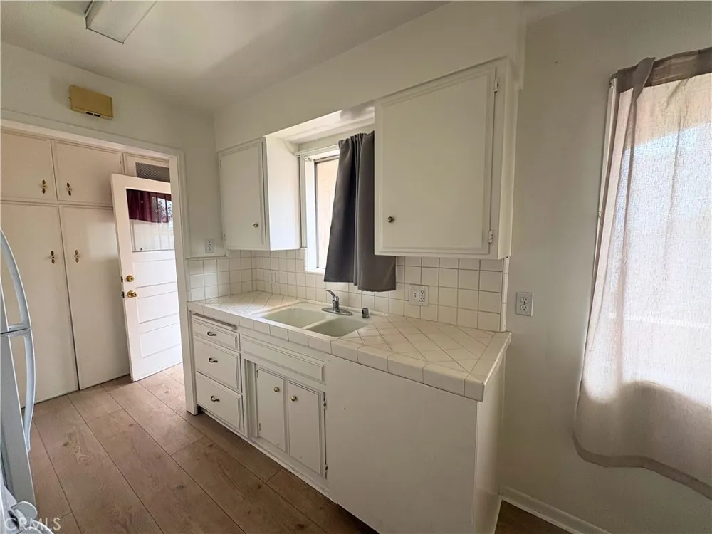 216 W D Ontario, CA 91762