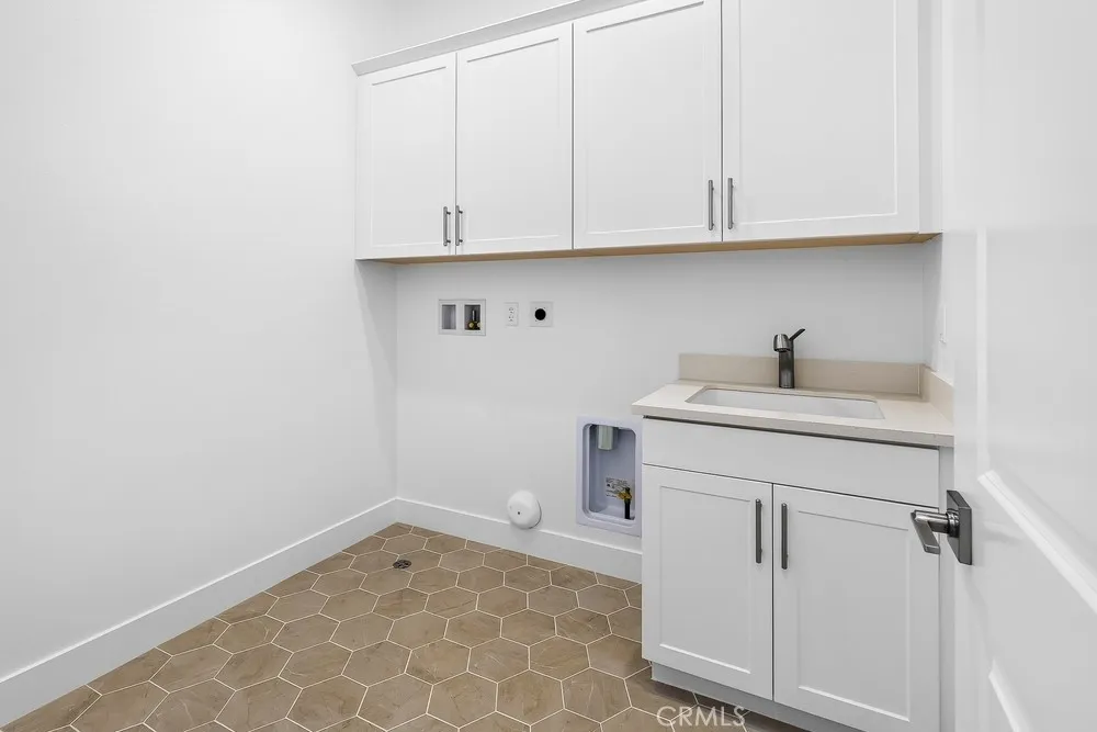204 Briar Moon Irvine, CA 92618
