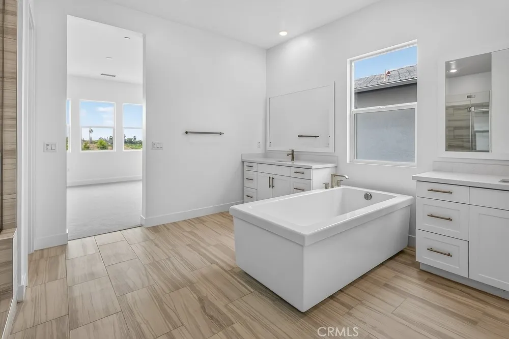 204 Briar Moon Irvine, CA 92618