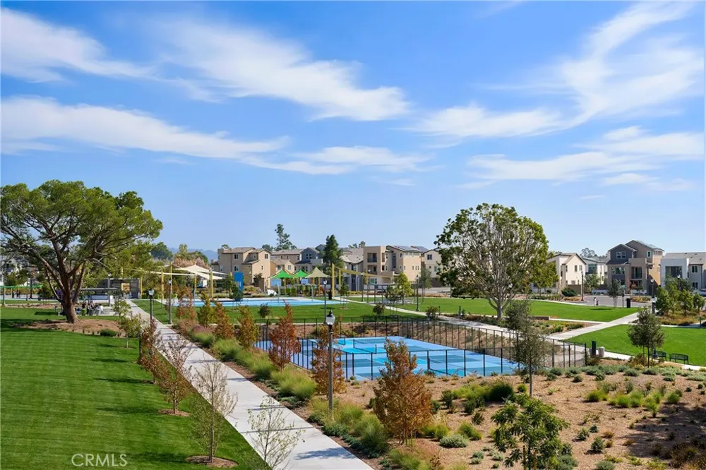 204 Briar Moon Irvine, CA 92618