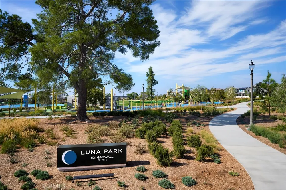 204 Briar Moon Irvine, CA 92618