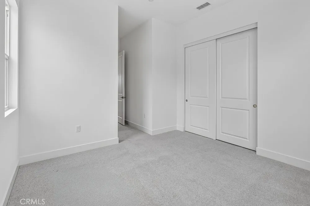 204 Briar Moon Irvine, CA 92618