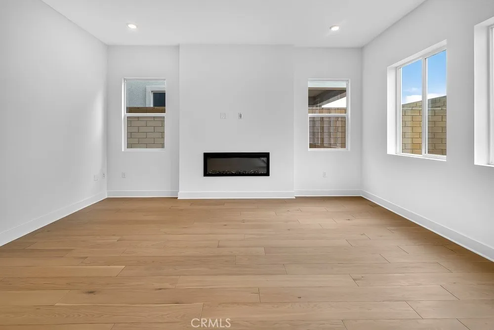 204 Briar Moon Irvine, CA 92618