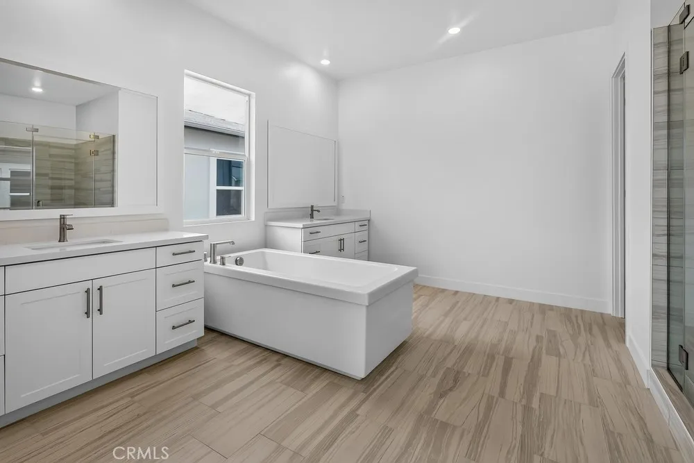 204 Briar Moon Irvine, CA 92618