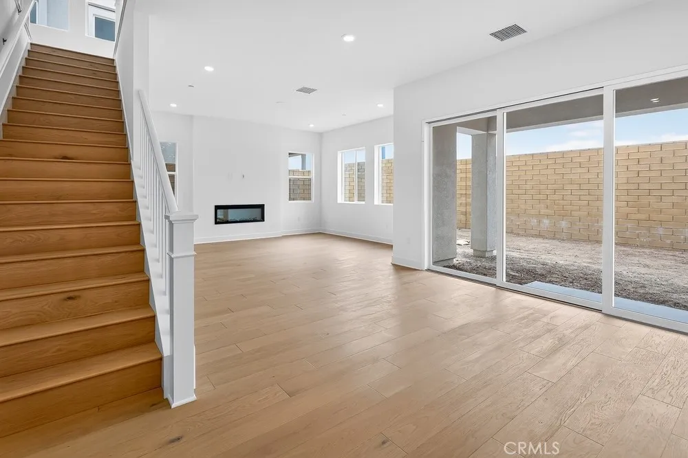 204 Briar Moon Irvine, CA 92618