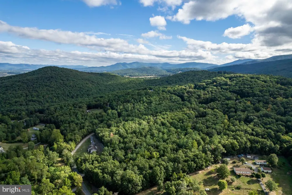 HOLIDAY HILL RD. Luray, VA 22835